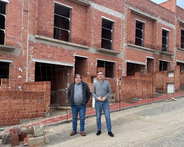 Visita a las viviendas en construcción.