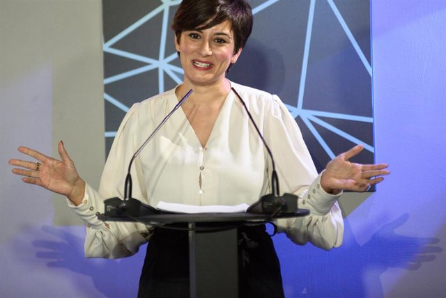 La ministra de Vivienda y Agenda Urbana, Isabel Rodríguez, interviene durante la presentación de un proyecto sobre la vulnerabilidad urbana y social de España, a 16 de enero de 2024, en Barcelona, Catalunya (España). 'Embarriados. Atlas de la nueva vulner