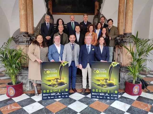 Autoridades en la presentación del 'I Festival del Aceite Córdoba Virgen Extra'.