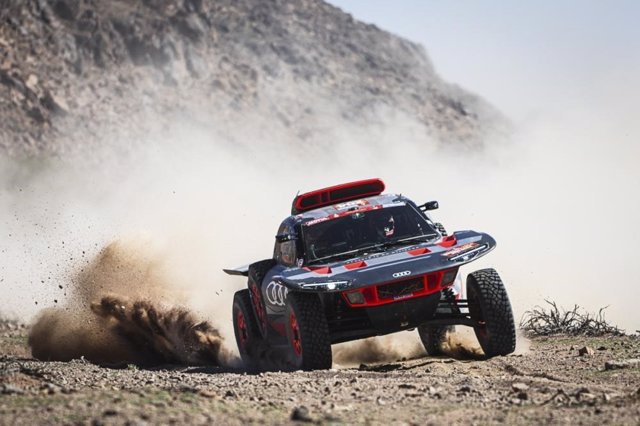El piloto español Carlos Sainz (Audi) en el Rally Dakar 2024