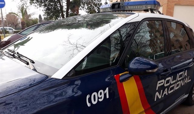 Archivo - Sucesos.- Explosionan un cajero en Carabanchel pero no logran llevarse el dinero