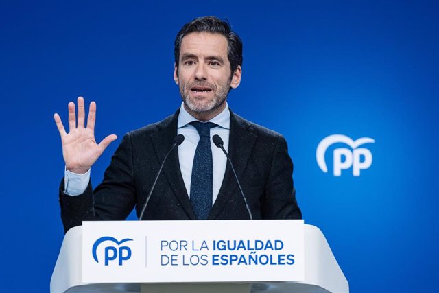 Archivo - El portavoz y vicesecretario de Cultura del PP, Borja Sémper, ofrece una rueda de prensa posterior a la reunión del Comité de Dirección del Partido Popular, en la sede nacional del PP, a 4 de diciembre de 2023, en Madrid (España).