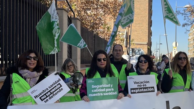 Archivo - Protesta de Satse en Granada, foto de archivo
