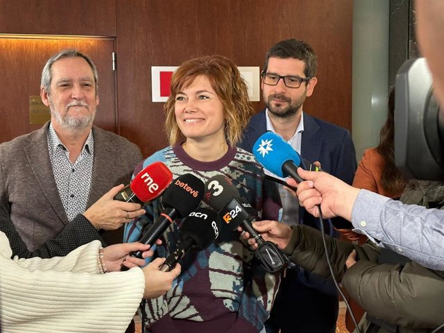 La presidenta de ERC en el Ayuntamiento de Barcelona, Elisenda Alamany, realiza declaraciones a los periodistas
