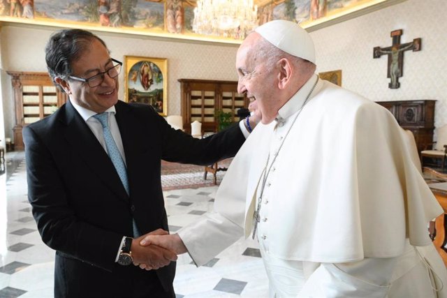 El presidente de Colombia, Gustavo Petro, y el Papa Francisco