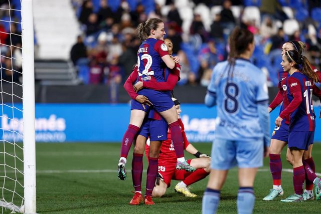 Salma Paralluelo of FC Barcelona celebrates a goal with Ona Batlle of FC Barcelona during the Spanish SuperCup 24, Supercopa de Espana, Final, women football match played between FC Barcelona Femenino v Levante UD at Estadio de Butarque on January 20, 202