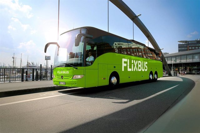 Archivo - Autobús de la flota de Flixbus