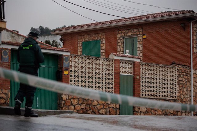 Fachada de la casa donde han hallado a tres hermanos ancianos asesinados y quemados, a 19 de enero de 2024, en Morata de Tajuña, Madrid (España). 