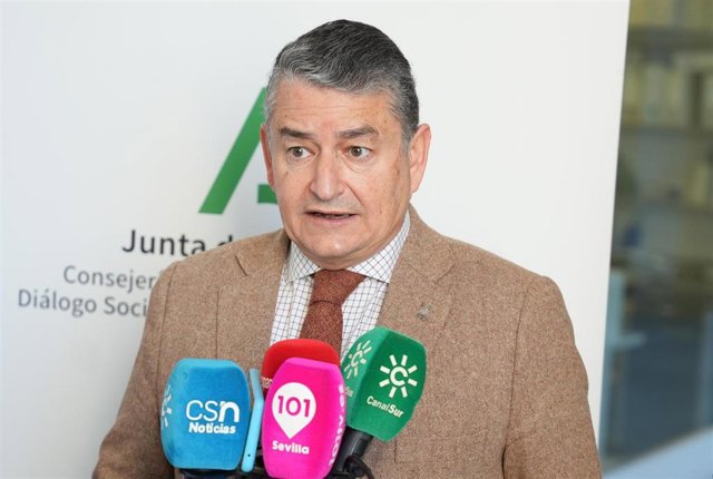 El consejero de la Presidencia, Antonio Sanz, este lunes en declaraciones a los medios antes de presidir la reunión del Consejo Asesor de la Agencia Digital de Andalucía.