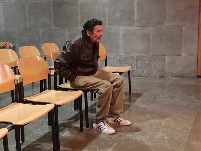 El acusado de facilitar un arma a un amigo que se quitó la vida durante el juicio en el Penal 1 de Oviedo.