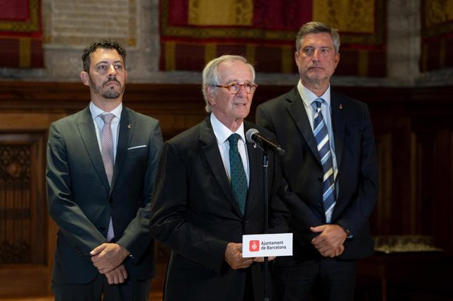 Archivo - El líder de Junts en el Ayuntamiento de Barcelona, Xavier Trias (c), interviene durante la comitiva popular de la Mercè, a 24 de septiembre de 2023, en Barcelona, Catalunya (España). La comitiva popular recorre hoy las calles de la ciudad condal