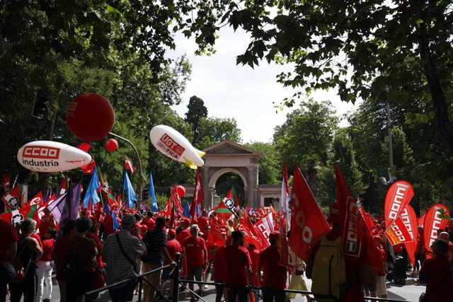 Archivo - Protesta sindical en defensa del empleo en el sector industrial