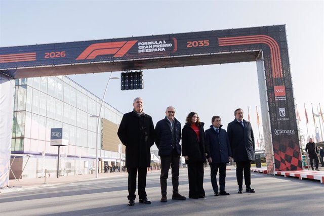 El CEO de la F1, Stefano Domenicali; la presidenta de la CAM, Isabel Díaz Ayuso; el alcalde de Madrid, José Luis Martínez-Almeida; el presidente de la Cámara de Comercio de Madrid, Ángel Asensio; y el presidente de Ifema, José Vicente de los Mozos.