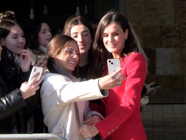 LA REINA LETIZIA A LA SALIDA DE LA INAUGURACIÓN DEL 'TOUR DEL TALENTO'