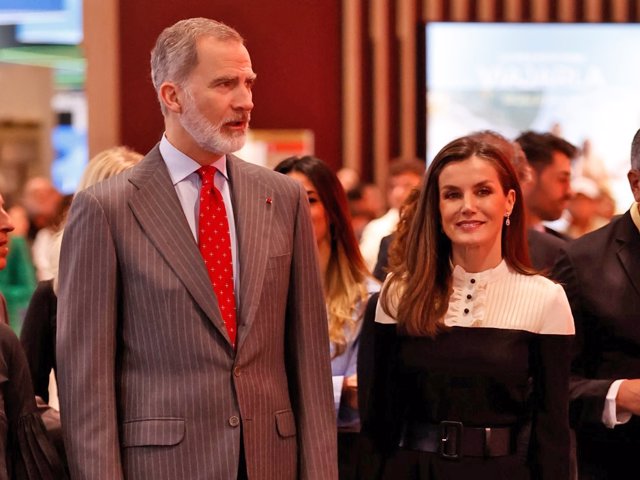 Archivo - Los Reyes Felipe y Letizia durante la inauguración de la 44º edición de la Feria Internacional de Turismo, Fitur