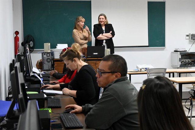 Isabel Blanco en su visita a las instaciones de Red Íncola en Valladolid
