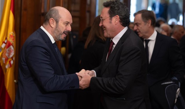 Archivo - El presidente del Senado, Pedro Rollán (i), recibe al fiscal general del Estado, Álvaro García Ortiz (2d), a su llegada al acto de homenaje a la Constitución, en el Congreso de los Diputados, a 6 de diciembre de 2023, en Madrid (España).