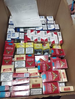 Hallan en un kiosko de Algeciras más de 150 cajetillas de tabaco de contrabando y denuncian al dueño
