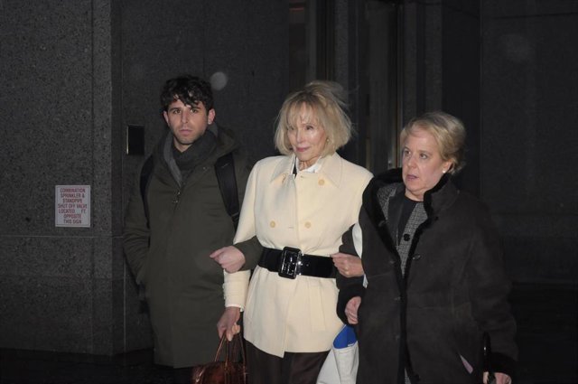 La periodista y escritora Elisabeth Jean Carroll