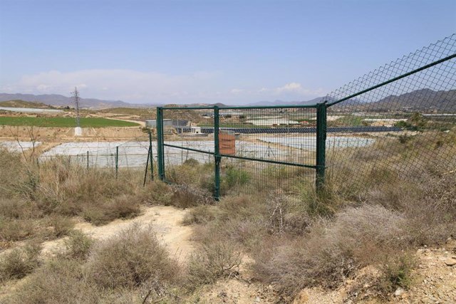 Archivo - Detalle de la parcela contaminada por el accidente nuclear en Palomares, en los terminos municipales de Cuevas del Almanzora y Vera (Almería)