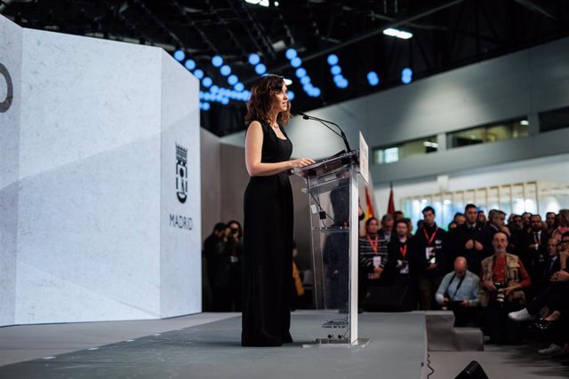 La presidenta de la Comunidad de Madrid, Isabel Díaz Ayuso, interviene durante la celebración del Día de Madrid en Fitur 2024, en IFEMA Madrid, a 26 de enero de 2024, en Madrid