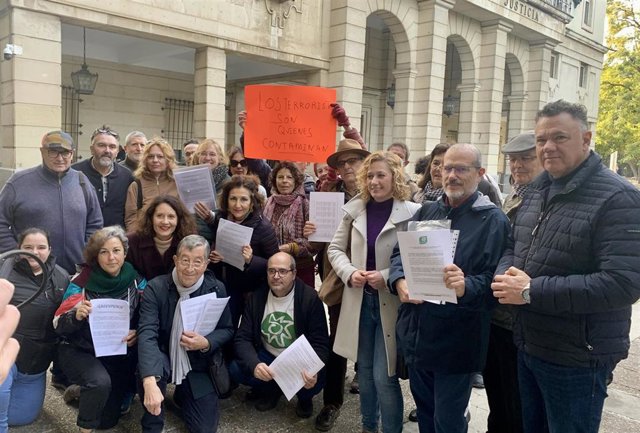 Acto de presentación de las alegaciones al proyecto de la mina de Aznalcóllar