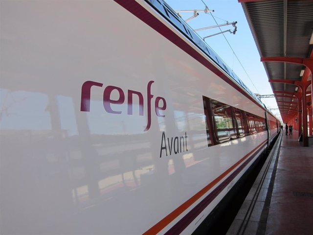 Archivo - Exterior De Un Tren AVANT 114 De Renfe