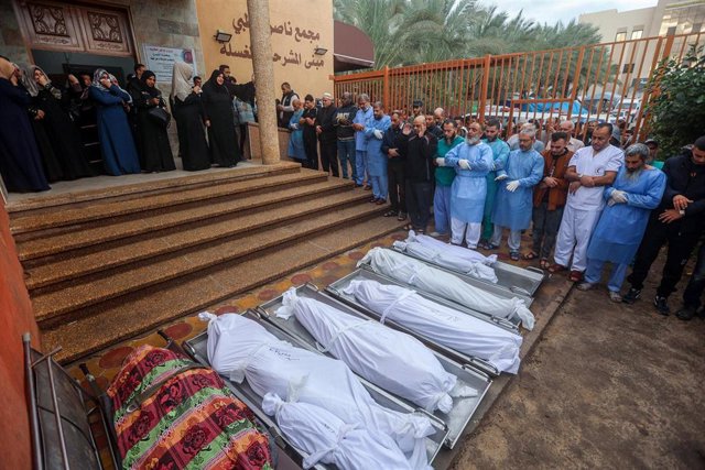 Archivo - Fallecidos en el Hospital Nasser de Jan Yunis, en la Franja de Gaza