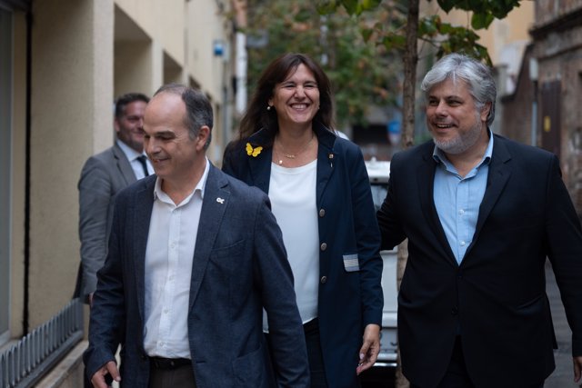 Archivo - La presidenta de Junts, Laura Borràs; el secretari general de Junts, Jordi Turull i el líder del partit al Parlament, Albert Batet, en una foto d'arxiu
