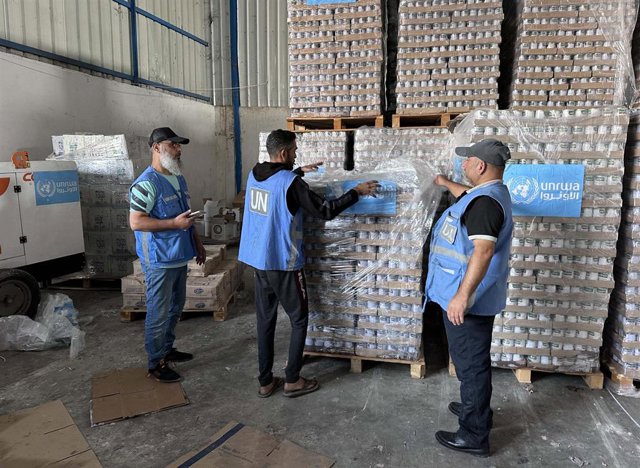 Archivo - Trabajadores de la UNRWA