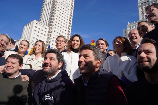El presidente del PPCV y de la Generalitat Valenciana, Carlos Mazón, en el acto celebrado por el PP en Madrid junto a otros dirigentes de esta formación política.