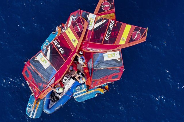 La falta de viento aplaza el estreno del Mundial de iQFOiL de la Lanzarote International Regatta 2024