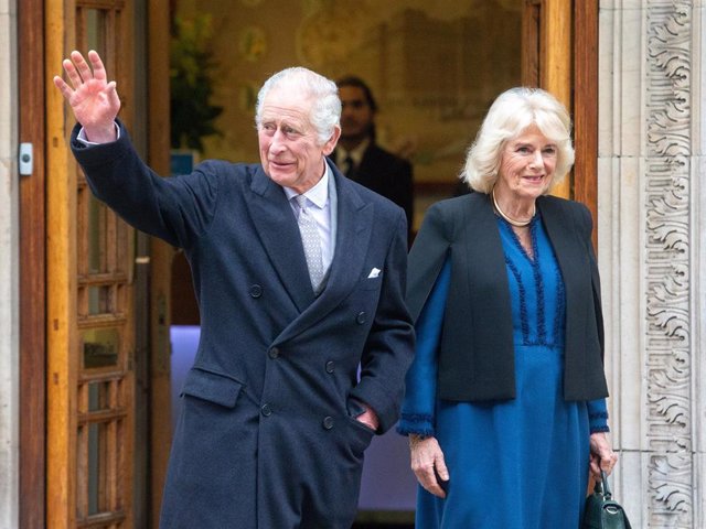 January 29, 2024, London, England, United Kingdom: King CHARLES III leaves hospital with  Queen CAMILLA  after prostate operation.