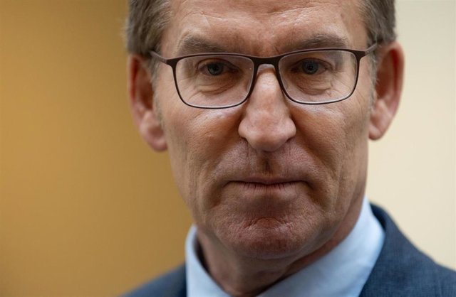 El líder del PP, Alberto Núñez Feijóo, durante un pleno del Congreso de los Diputados, en el Palacio del Senado, a 10 de enero de 2024, en Madrid (España).
