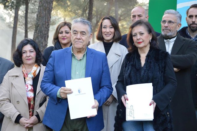 Firma del acuerdo entre Almonte e Hinojos (Huelva) para el reparto de fondos a municipios de la influencia de Doñana. 