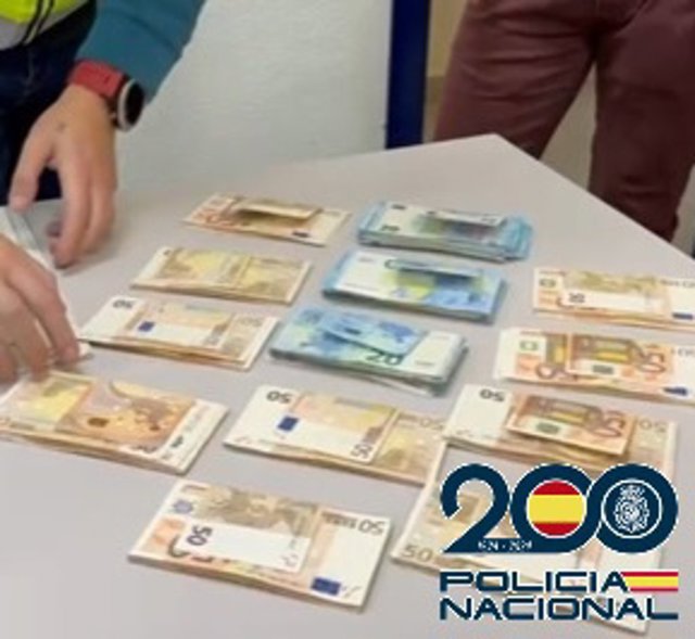 Policía Nacional devuelve 13.325 euros a una septuagenaria que extravió el dinero en un supermercado