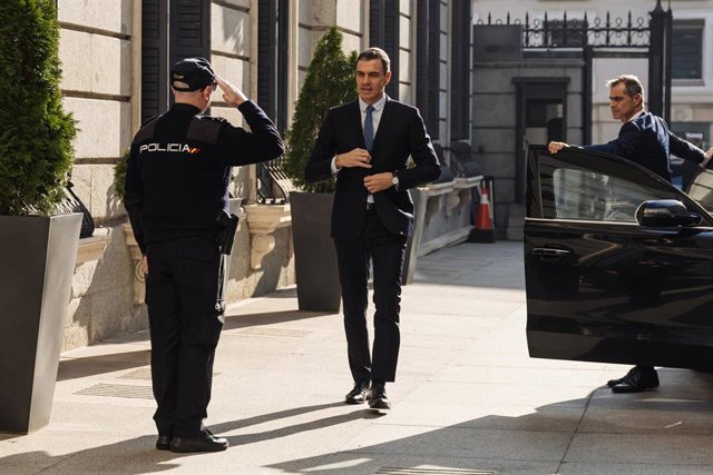 El presidente del Gobierno, Pedro Sánchez, a su llegada a una sesión plenaria, en el Congreso de los Diputados, a 30 de enero de 2024, en Madrid (España).