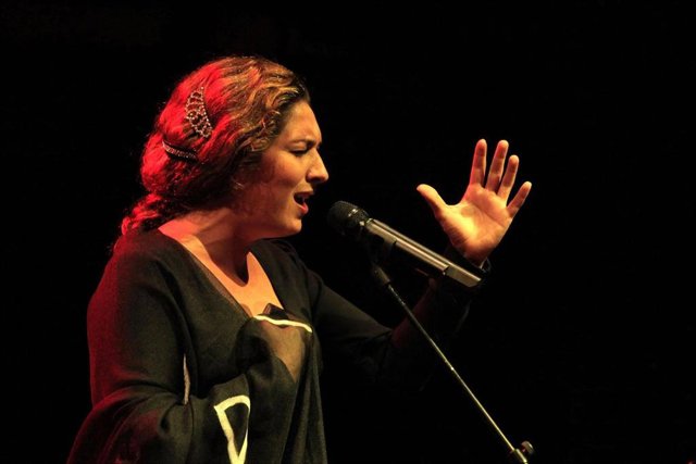 Archivo - Estrella Morente homenajea a La niña de los peines en 'Estrella y Rafael'.