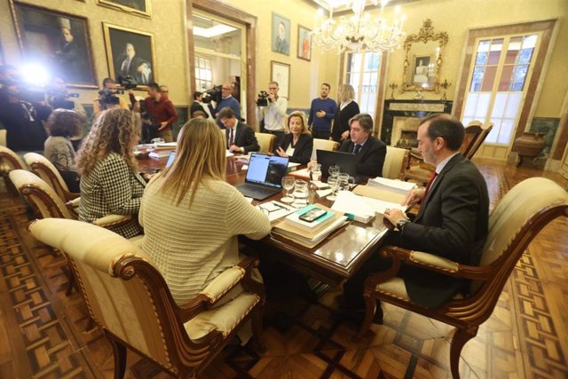 Reunión de la Mesa del Parlament que abordará los escritos de expulsión de Gabriel Le Senne y Patricia de las Heras del Grupo Parlamentario Vox, y la petición de informes jurídicos de Le Senne.