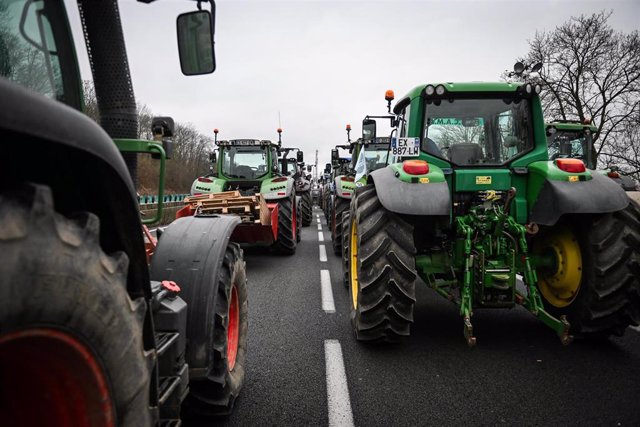 Protesta de agricultores cerca de Chevrieres, en Francia