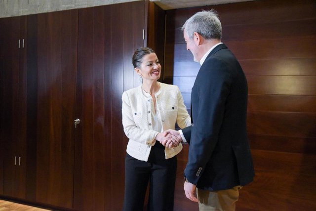 Clavijo and Sira Rego meet to address the distribution of migrant minors among the CCAA
