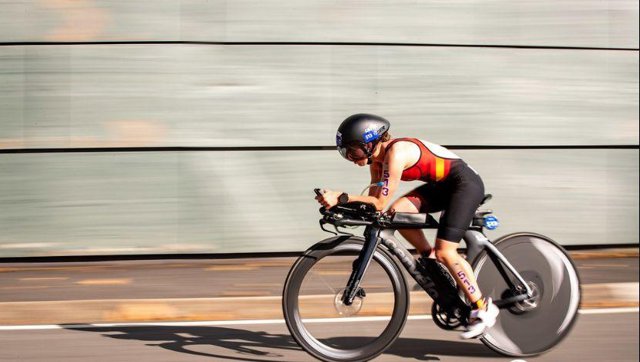 La paratriatleta Andrea Miguélez durante una competición