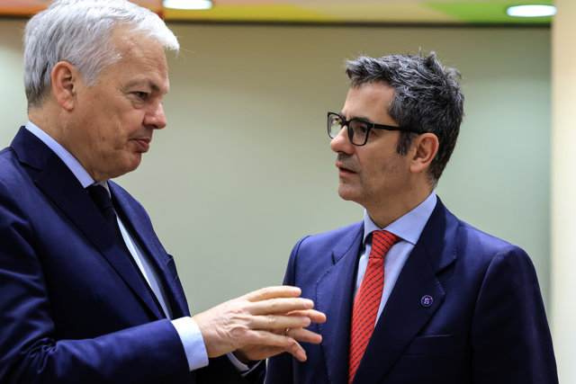 El ministro de Justicia, Félix Bolaños, y el comisario europeo de Justicia, Didier Reynders, se reúnen en Bruselas