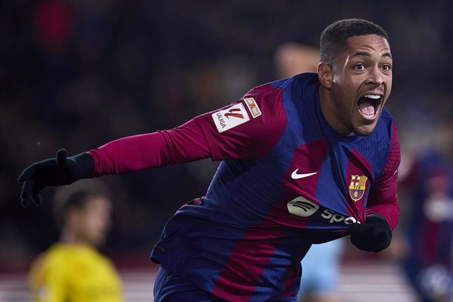 31 January 2024, Spain, Barcelona: Barcelona's Vitor Roque celebrates scoring his side's first goal during the Spanish Primera Division (LaLiga) soccer match between FC Barcelona and CA Osasuna at Lluis Companys Olympic Stadium