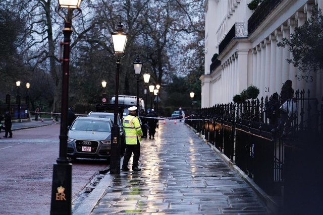 Peto Place police operation - London