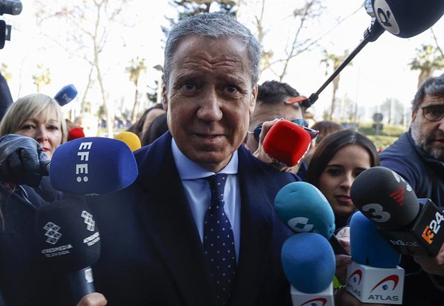 Eduardo Zaplana a la entrada de los juzgados por el caso Erial