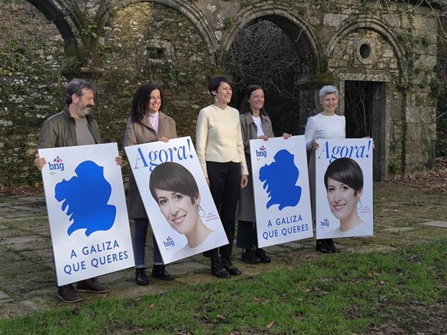La portavoz nacional y candidata del BNG a la Xunta, Ana Pontón, junto con Luís Bará, Noa Presas, Olalla Rodil y Mercedes Queixas.