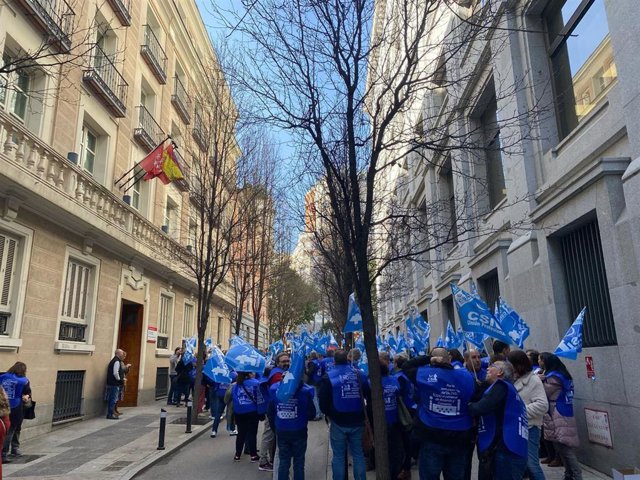 CSIT Unión Profesional se manifiesta frente a la Dirección General de Función Pública