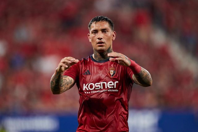 Archivo - Chimy Avila of CA Osasuna reacts during the UEFA Conference League Qualifying Play-Offs: First Leg match between CA Osasuna and Club Brugge KV at El Sadar on August 24, 2023, in Pamplona, Spain.