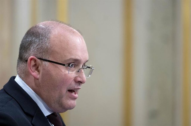 El portavoz del Grupo Parlamentario Popular en el Congreso, Miguel Tellado, realiza unas declaraciones a la prensa, tras una sesión plenaria, en el Congreso de los Diputados, a 30 de enero de 2024, en Madrid (España). 